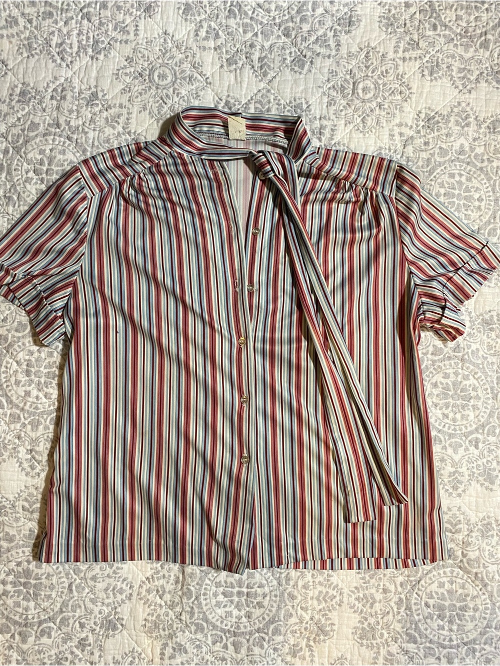 Womens Red & White Striped Short-Sleeve Button Shirt with Neck Tie